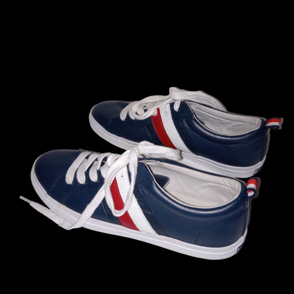 Tommy Hilfiger Women’s Lireai Low Top Sneakers Tennis Shoes – size 9M